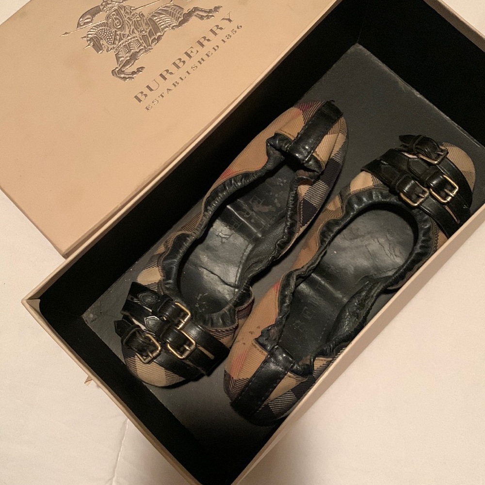Size 5.5 Burberry Ballerina flats